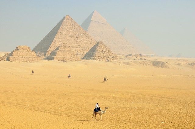 simbolismo de las piramides