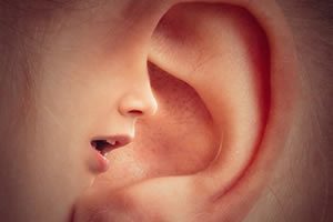 Ardor o zumbido en el oído izquierdo: significado y superstición