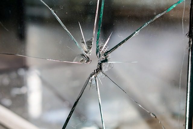 significado del vidrio roto