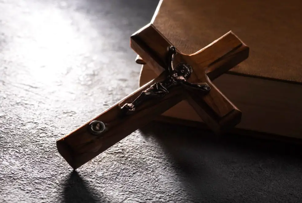 La cruz es un símbolo cargado de significado en el cristianismo
