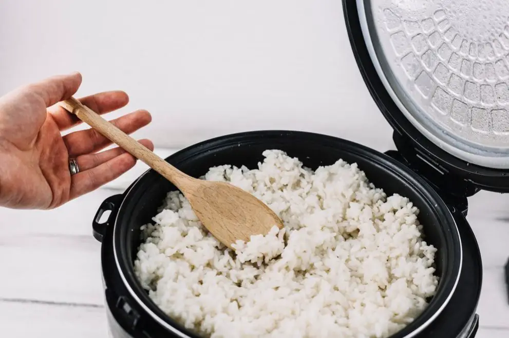 Si sueñas con recibir arroz de alguien, entonces indica que una pequeña fortuna pronto vendrá a ti